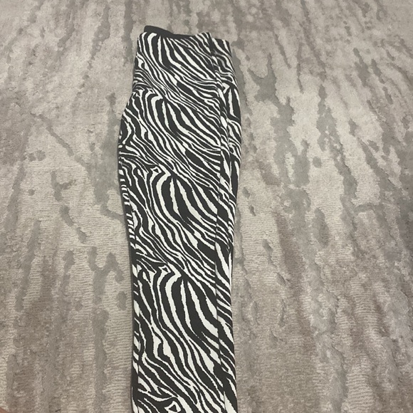 Zara Zebra Leggings - Picture 2 of 5